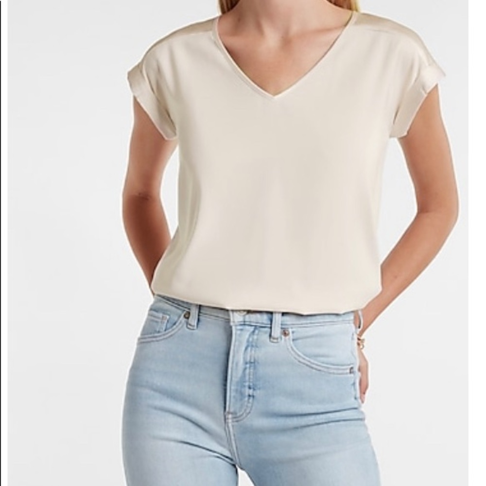 Express V-neck Gramercy tee